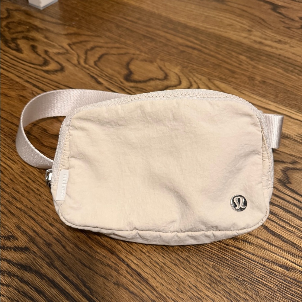 Lululemon belt bag cream